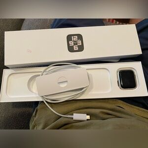 Apple Watch SE Series 2 Starlight Aluminum Case 40mm